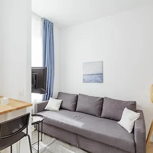 23 M Bright And Renovated Courtyard Side Apartamento