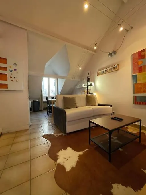 Cosy Appartement Place Des Abbesses-Sacre-Coeur ! contacts